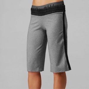Lululemon Pranotthana Boxer Capri Short Low Rise Boxing Workout Yoga Gym Sport S